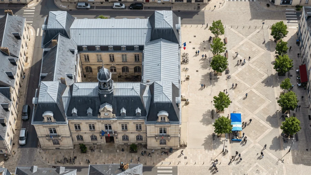Drone pour les collectivités en Île-de-France 6 Drone inspection bâtiment public collectivité territoriale Île-de-France